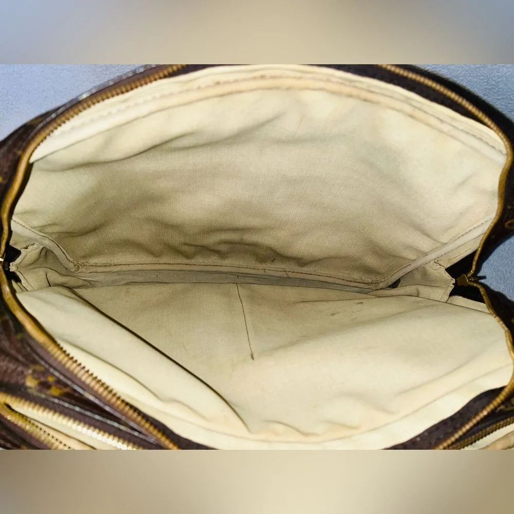 LOUIS VUITTON Monogram Reporter GM Crossbody Shoulder Bag - Picture 12 of 16